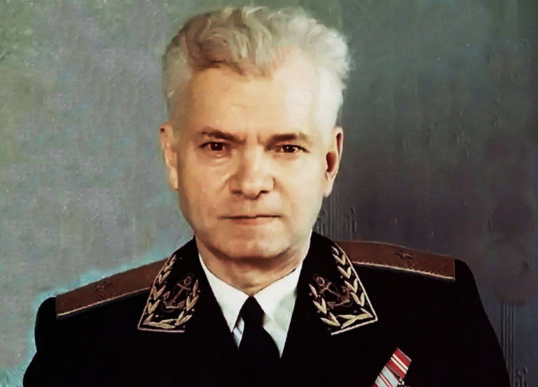 Заглавная иллюстрация: генерал-майор Г.М. Бериев (соответствует чину контр-адмирала, как и у пионера русской авиации А.Ф. Можайского)