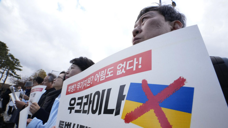 Заглавное фото: Украинскую делегацию встретили в Сеуле митингом – корейцы требовали не вооружать Украину