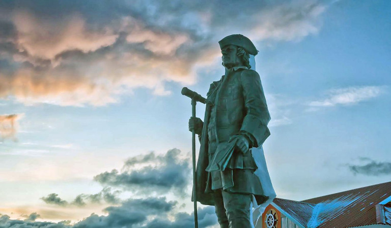 Заглавное фото: Памятник Витусу Берингу в селе Никольское на острове Беринга