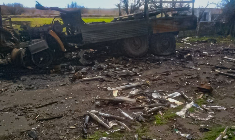 На заглавном фото: Уничтоженный грузовик ВСУ с боеприпасами, 2022 г
