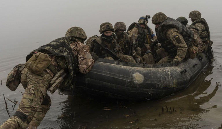 На заглавном фото: Для большинства Крынки – это дорога в один конец