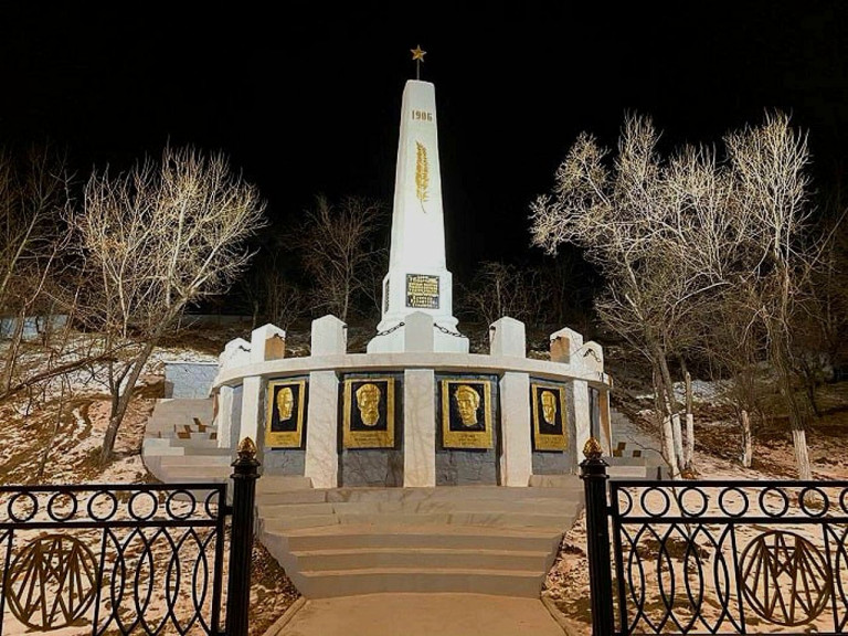 Заглавное фото: Памятник казнённым участникам Читинской революционной организации в Забайкалье ( город Чита)