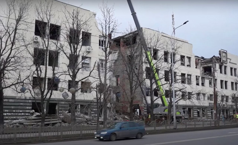 На заглавном фото: Дом связи, Мариуполь