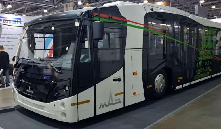 Заглавное фото: Скоро в аэропортах России. Новые низкопольные автобусы из Белоруссии. Источник – Телеканал СТВ.
