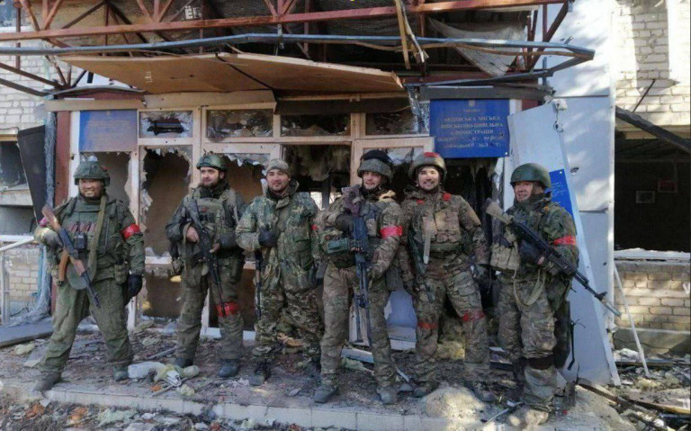 Заглавное фото: Воины 90-й танковой дивизии «Отважных» водрузили флаг России на здании администрации Авдеевки.  Флаг поднят бойцами 239-го полка в микрорайоне Химик. Городская администрация Авдеевки освобождена Армией России