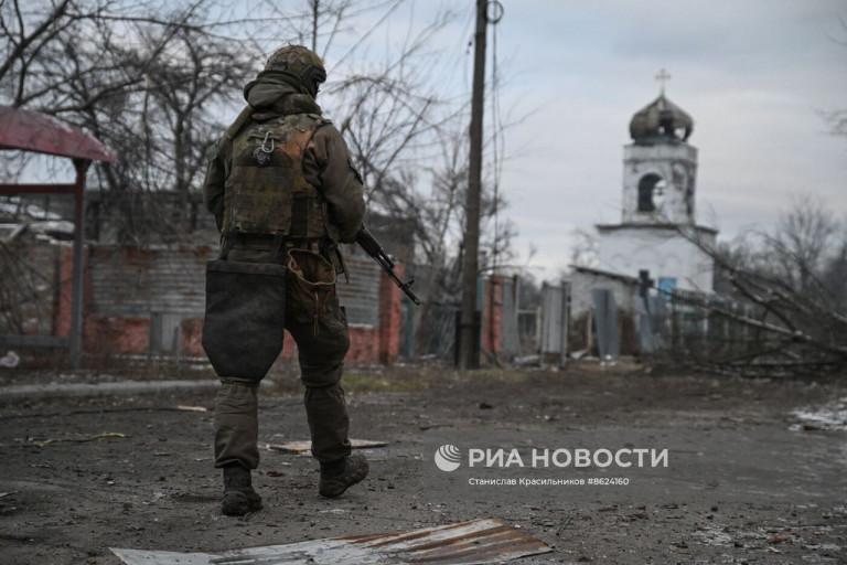 На заглавном фото: Действия подразделений закрепления ЦВО в освобождённой Авдеевке, РИА Новости