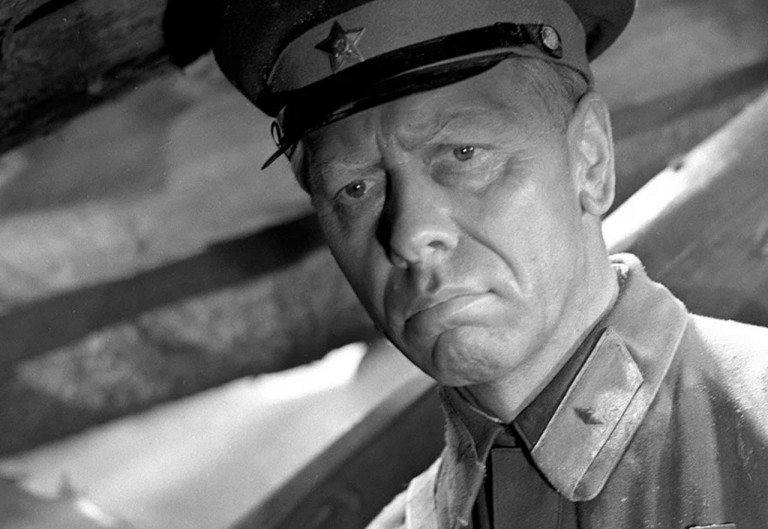 Заглавное фото: Комбриг Фёдор Серпилин. Кадр из фильма.