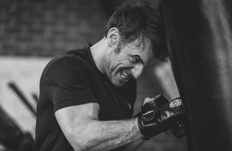 На заглавном фото: Во Франции обсуждают свежее фото Макрона – говорят, перестарался с фотошопом...