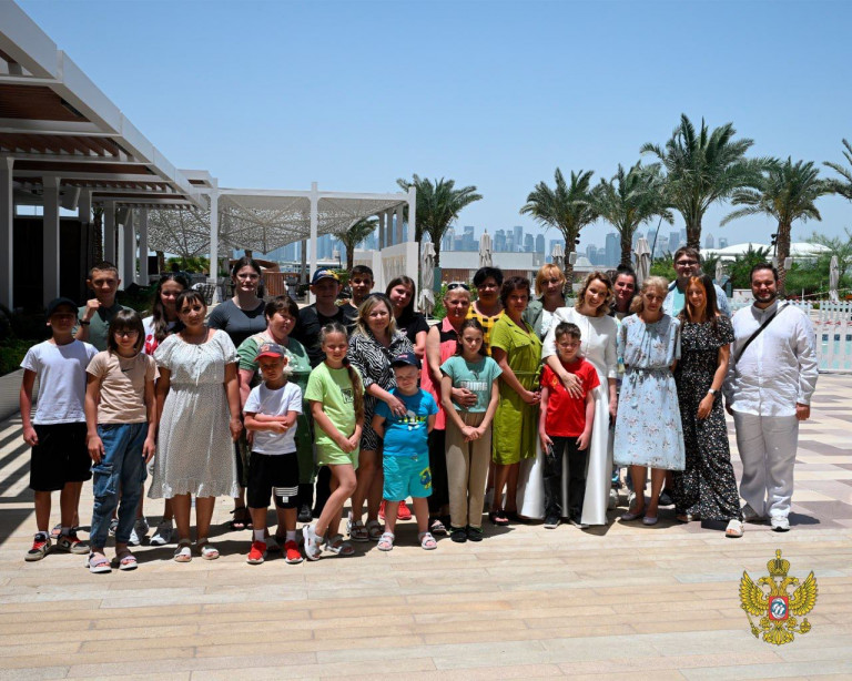 Заглавное фото: Воссоединённые российские семьи в Катаре