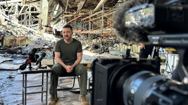 Заглавное фото: Зеленский шантажирует западных партнёров из разрушенной типографии в Харькове. 