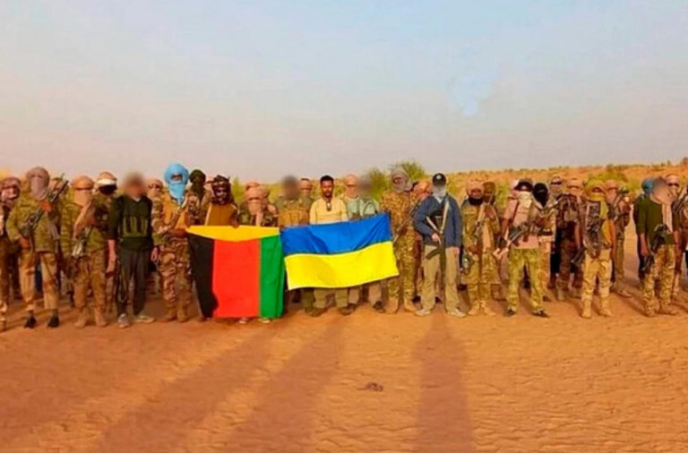 На заглавном фото: Ещё раз публикуем это фото – свидетельство того, кого поддерживает Украина в Африке. Попытки опровергнуть очевидное сотрудничество с террористами – пустое сострясание воздуха...