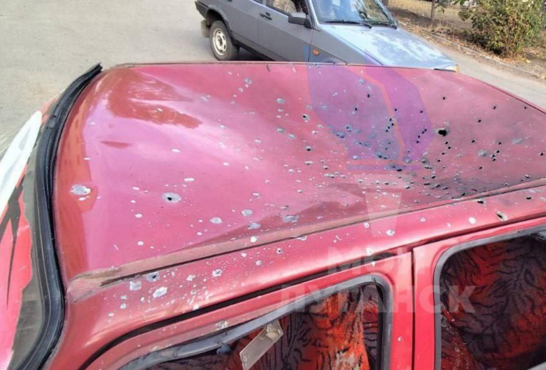 На заглавном фото: Гражданский автомобиль, атакованный на Запорожье дроном ВСУ