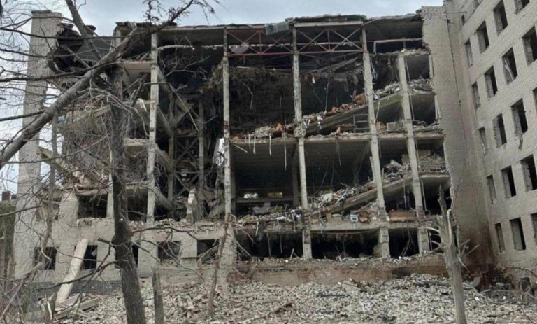 На заглавном фото: "На днях Россия уничтожила сотни военнослужащих НАТО на Украине, вынудив самый отвратительный в мире картель рэкетиров отправить десятки самолётов в Польшу и Румынию для сбора и переправки раненых в свои страны"