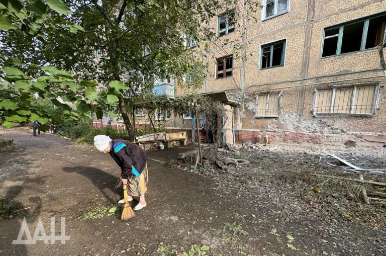 На заглавном фото: Последствия очередного обстрела ВФУ Донецкой Народной Республики