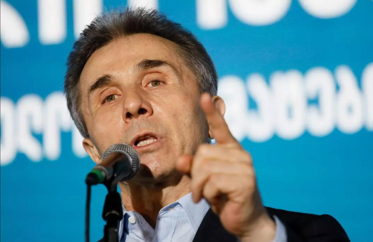 На заглавном фото: Почётный лидер правящей партии «Грузинская мечта» Бидзина Иванишвили