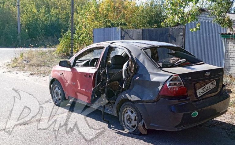 На заглавном фото: Автомобиль, повреждённый украинским дроном в ДНР