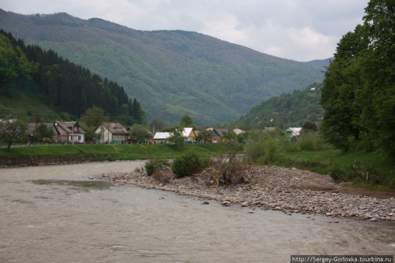 На заглавном фото: То самое село Иза на Закарпатье