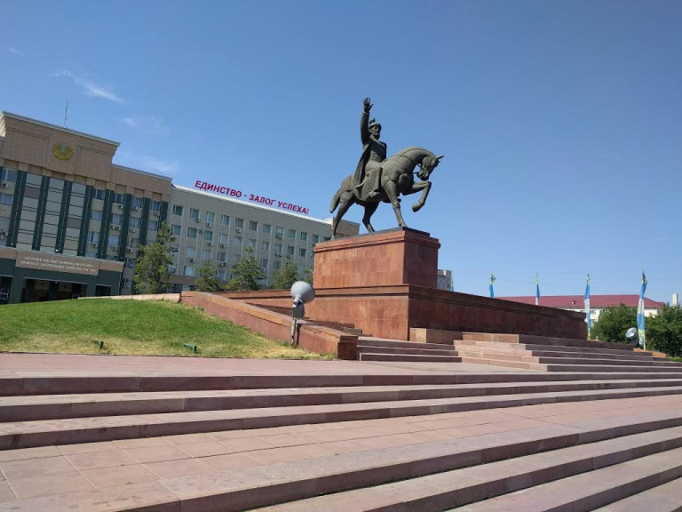 Заглавное фото: Памятник хану Абулхаиру в городе Актобе (Актюбинске)