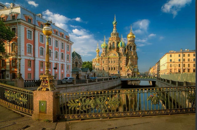 Заглавное фото: собор Спас на Крови на современной фотографии Игоря Соболева