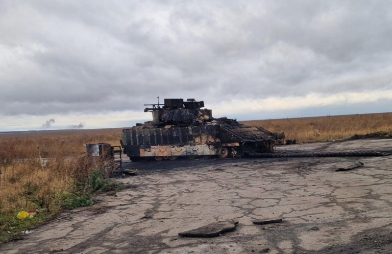 На заглавном фото: Ещё одна уничтоженная в Суджанском районе Курской области БМП M2A2 ODS-SA "Bradley" BRAT, пишет Телеграм-канал  Dambiev