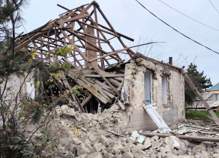 На заглавном фото: последствия обстрела села Верхняя Криница Запорожской области