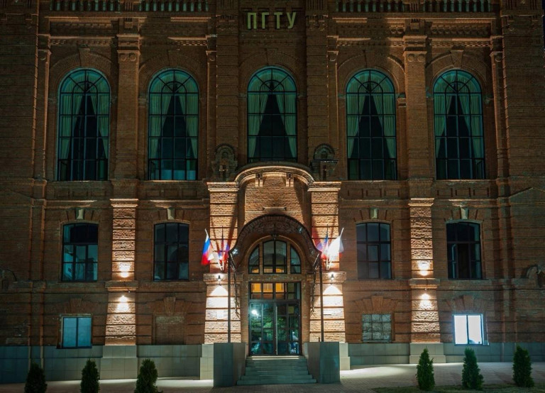 На заглавном фото: Приазовский государственный технический университет в Мариуполе практически полностью восстановлен