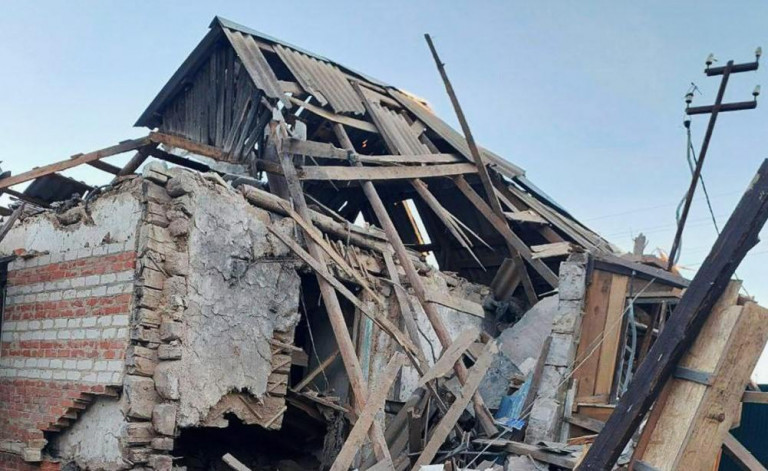 На заглавном фото: Последствия обстрела ВСУ села Гурьево Курской области 