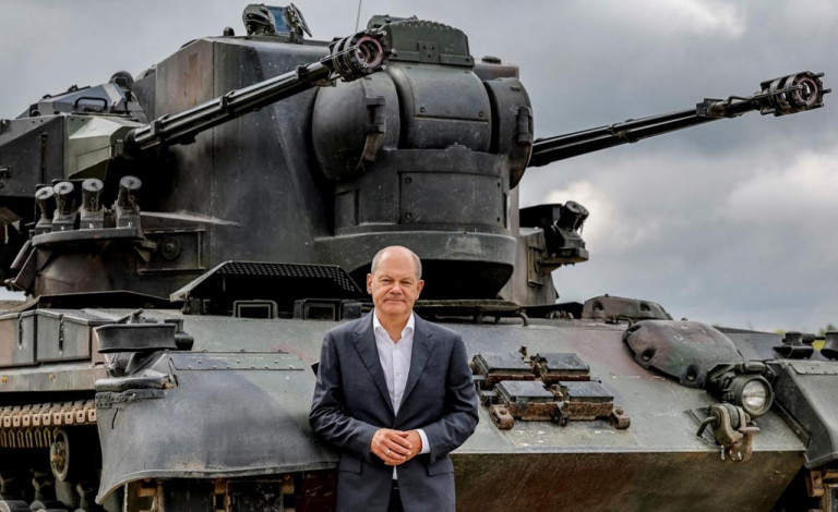 На заглавном фото: Шольц – фигура, которой жертвуют, чтобы ястребы сохранили власть в ФРГ