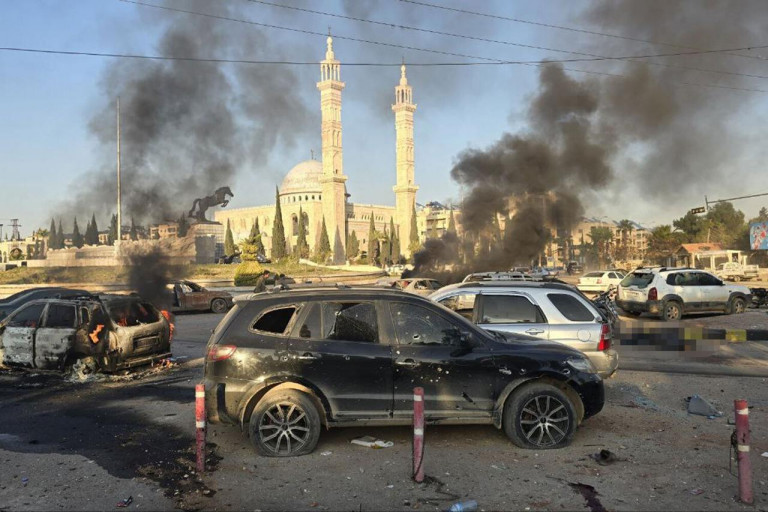 На заглавном фото: Вооружённые группировки захватили более чем 40% районов Алеппо и не встретили практически никакого сопротивления, передает телеканал Al Mayadeen