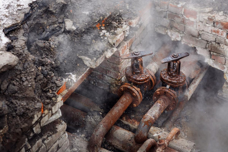 Заглавное фото: Коммунальная инфраструктура Украины доживает последние месяцы, недели, дни…