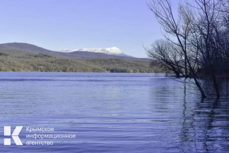 На заглавном фото: Крым, Феодосийское водохранилище