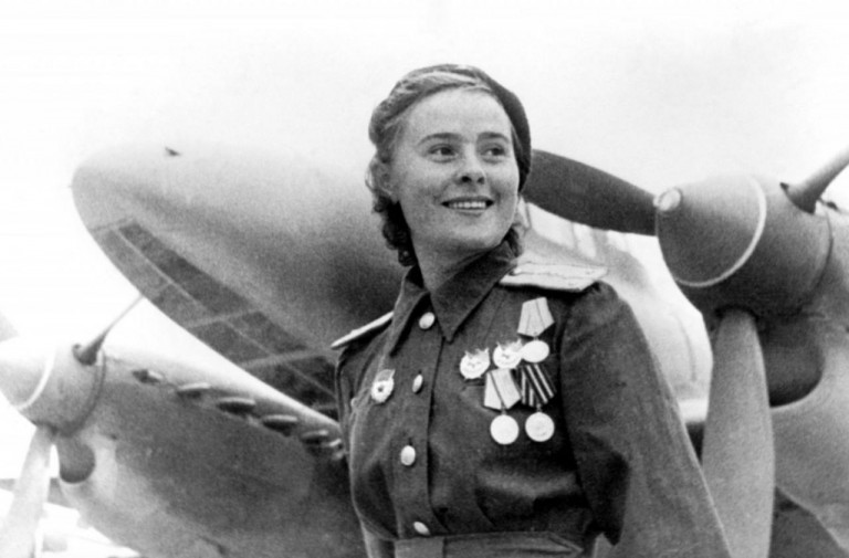 Заглавное фото. Легендарная лётчица Мария Долина