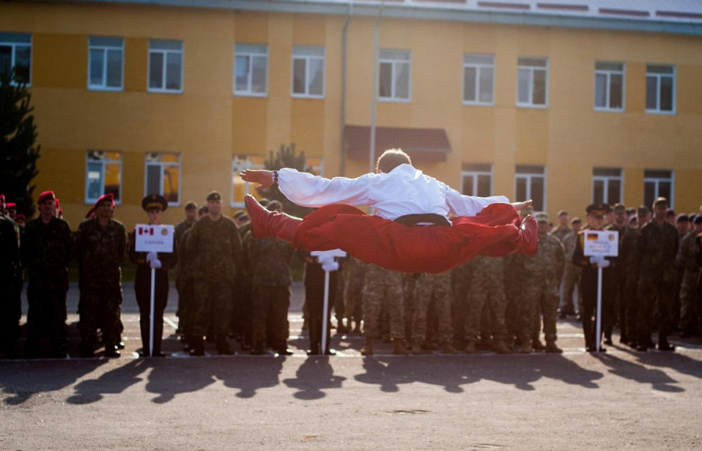 На заглавном фото: Теперь на Украине заговорили об "экспансии гопака" на Глобальный Юг...