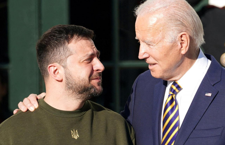 На заглавном фото: Джо Байден и его любимая марионетка