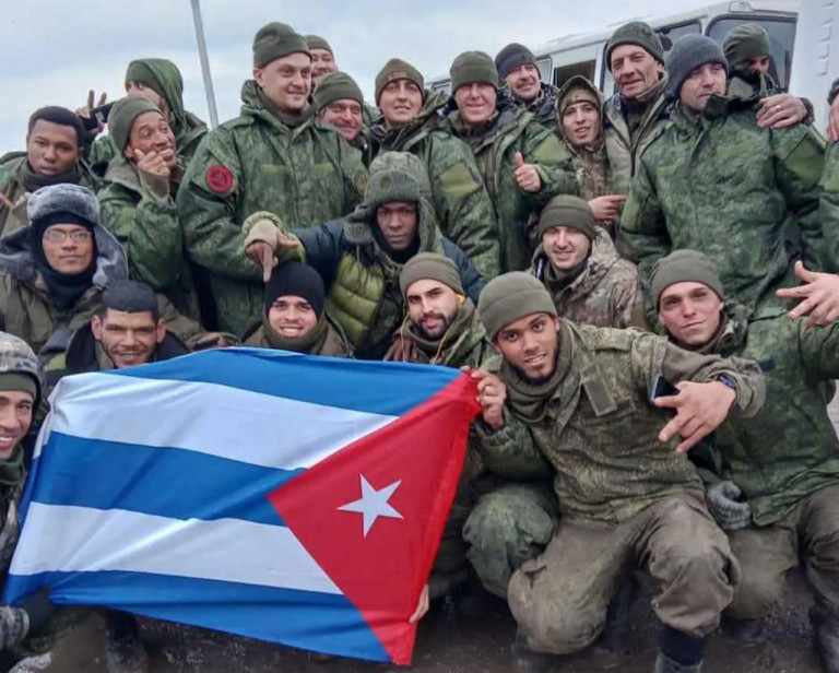 На заглавном фото: Куба не выступает против легального участия своих граждан в российской СВО на Украине, заявил РИА Новости посол республики в Москве Хулио Антонио Гармендия Пенья