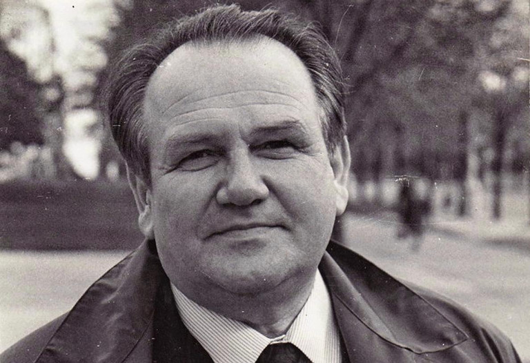 Заглавное фото: Поэт и сценарист Анатолий Велюгин