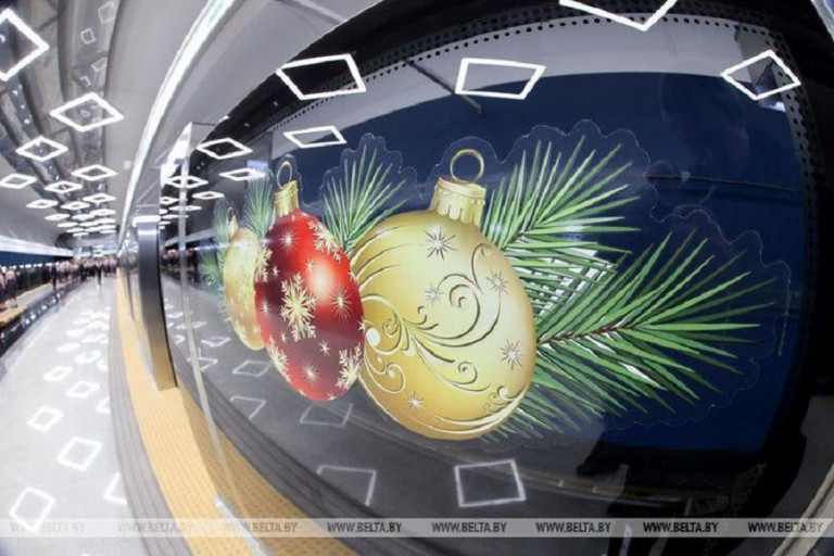 На заглавном фото: Подарок к Новому году жителям и гостям белорусской столицы – три станции метро, которые открыты сегодня