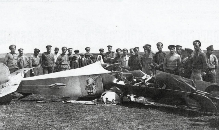 На заглавном фото: Ньюпор-17, на котором Е.Н.Крутень погиб, возвращаясь из боя. 1917 г.