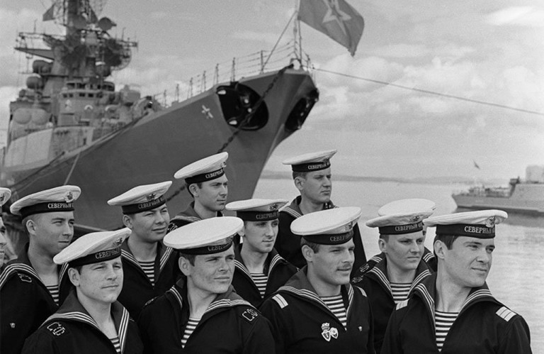 Заглавное фото. Моряки Краснознамённого Северного флота на фотографии Семёна Майстермана