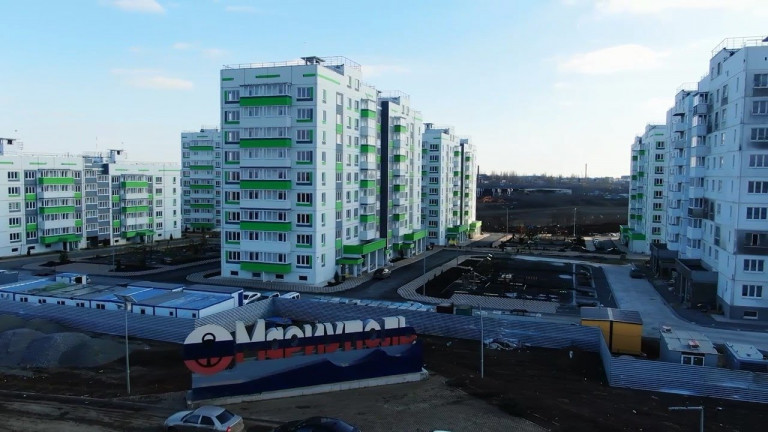 Заглавное фото: Новый микрорайон «Изумрудный» в Мариуполе.