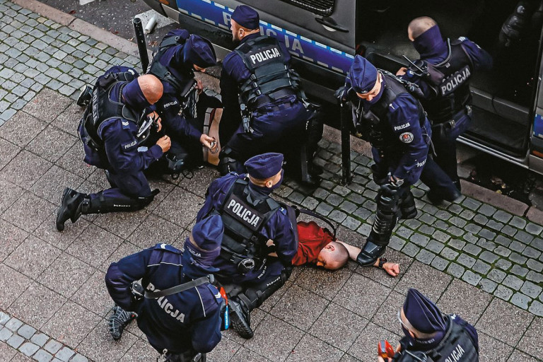 Заглавное фото: Украинские беженцы добавили работы польской полиции 