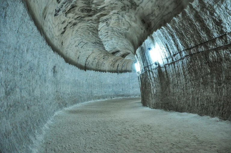 Заглавное фото: Соляная шахта в русском Соледаре