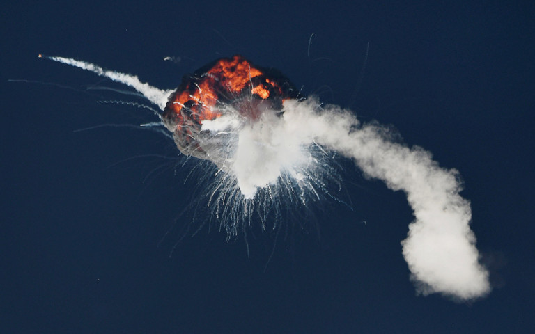 Заглавное фото: Перехват крылатой ракеты в воздухе