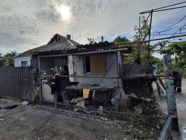 На заглавном фото: Последствия обстрела боевиками ВСУ Херсонской области 22 июня.