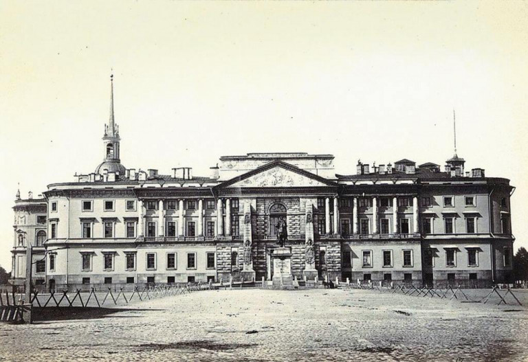 Заглавное фото. Здание Второго кадетского корпуса (бывшей Инженерной школы) в XIX столетии.