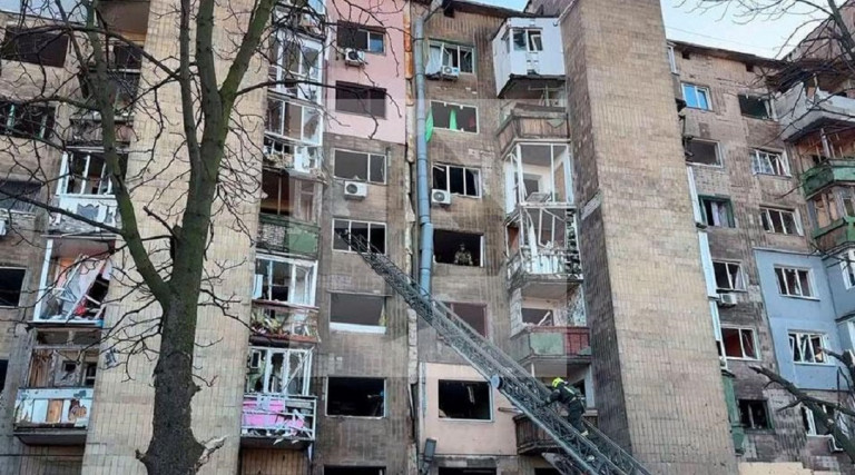 На заглавном фото: Дом в Макеевке, пострадавший от удара ВСУ