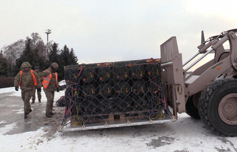 На заглавном фото: Никто не может предсказать, где окажется оружие, поставленное Украине Штатами и их союзниками – на фронте, у террористов в Европе и Африке или у наркокартелей
