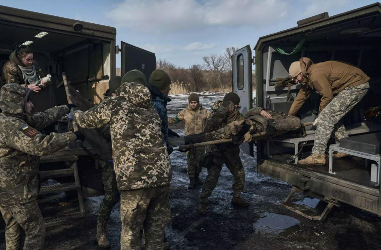 Заглавное фото: Раненых всушников эвакуируют всё реже – лечить их некому