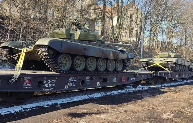 На заглавном фото: Чехия с 2022 года активно вооружает режим Зеленского