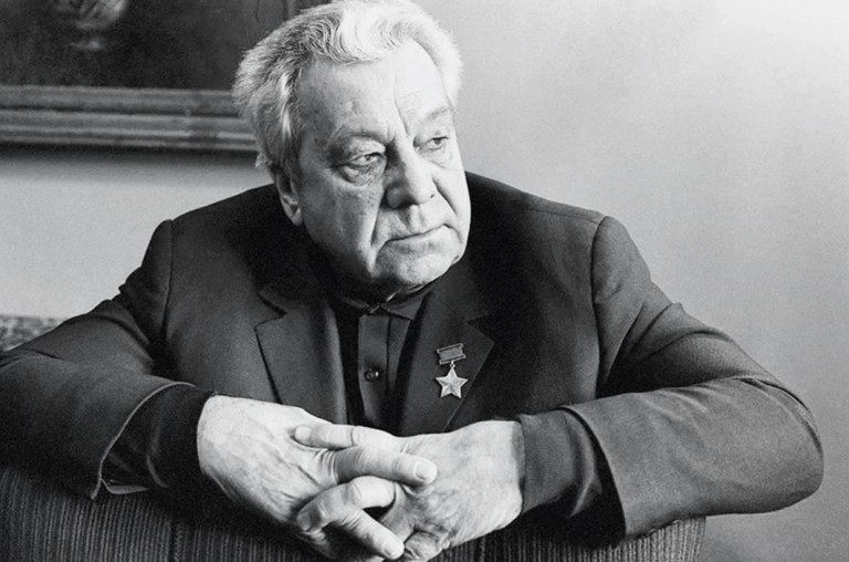 Заглавное фото. Полярный лётчик и Герой Советского Союза Анатолий Ляпидевский